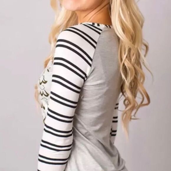 🎅 “It’s Beginning to Look a Lot Like Christmas” Top 🎅 - Picture 4 of 10